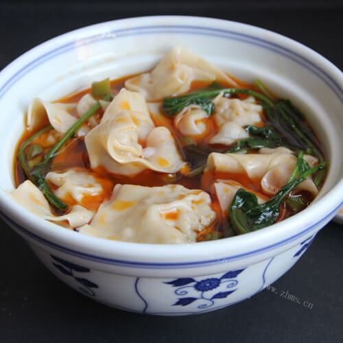 鲜嫩美味的胡萝卜猪肉大馄饨
