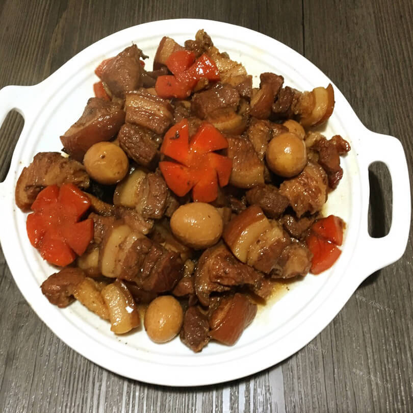 家常肉饼炖鹌鹑蛋