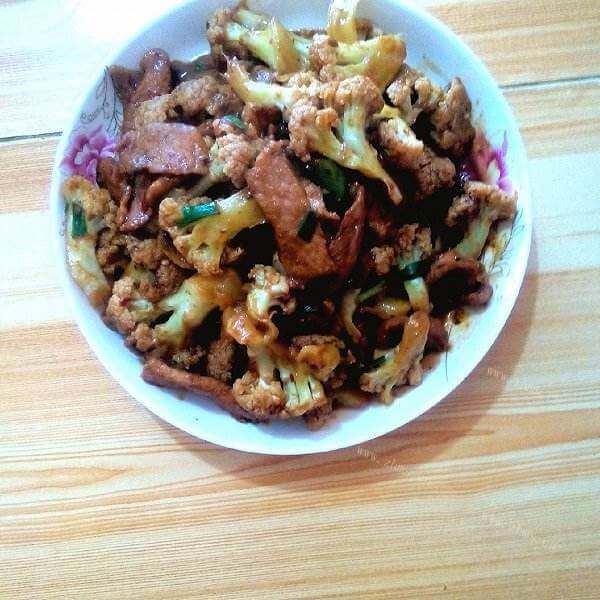 家常腊里脊肉炒花菜
