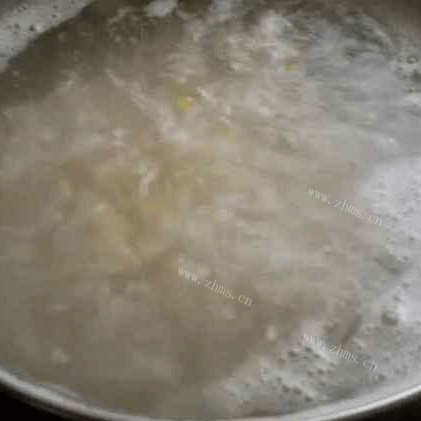 美味的银耳莲子粥做法图解6)