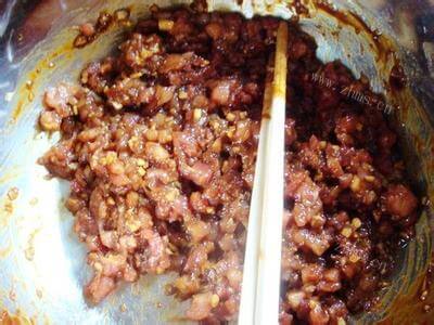 美味的干萝卜丝肉包做法图解5)