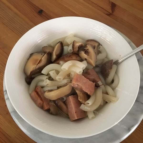 美味的靓汤蟹味菇