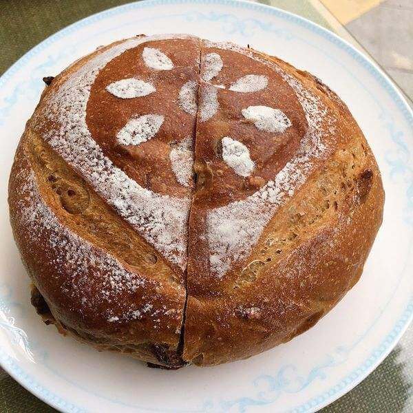美味桂圆红枣面包