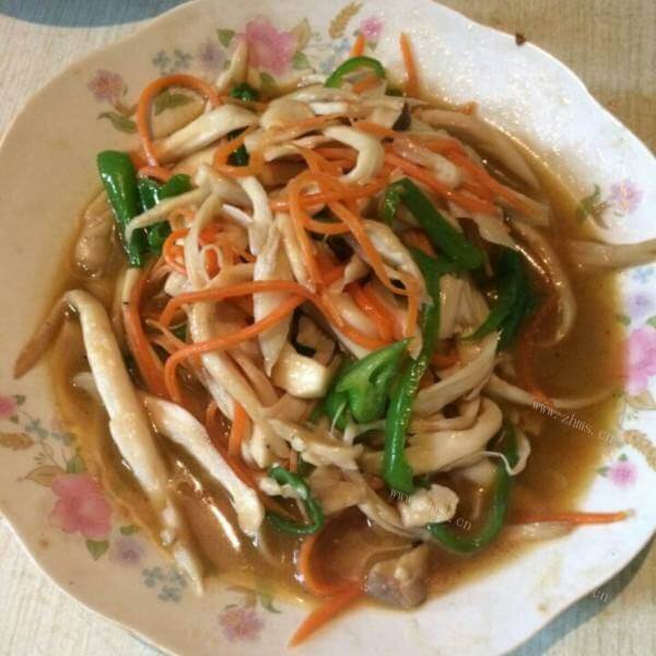 美味的杏苞菇炒洋葱
