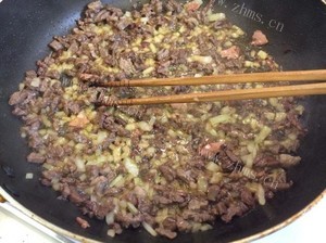 红酒牛肉意面做法图解4)