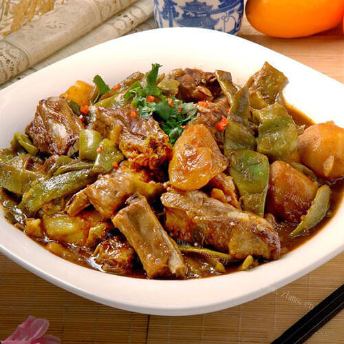 家常炖菜猪骨炖土豆豆角