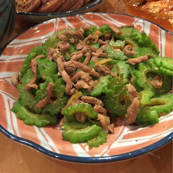 清火葱香苦瓜炒肉