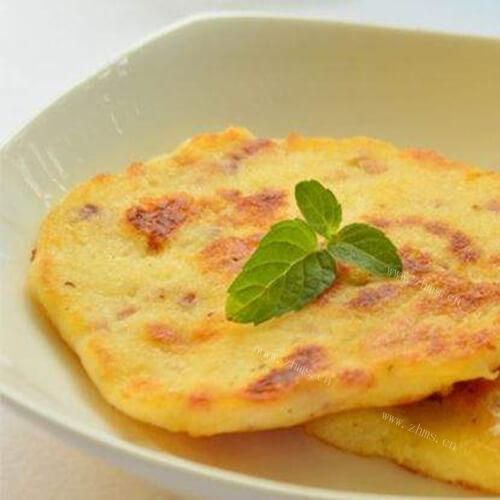 美味的胡萝卜火腿肠饼