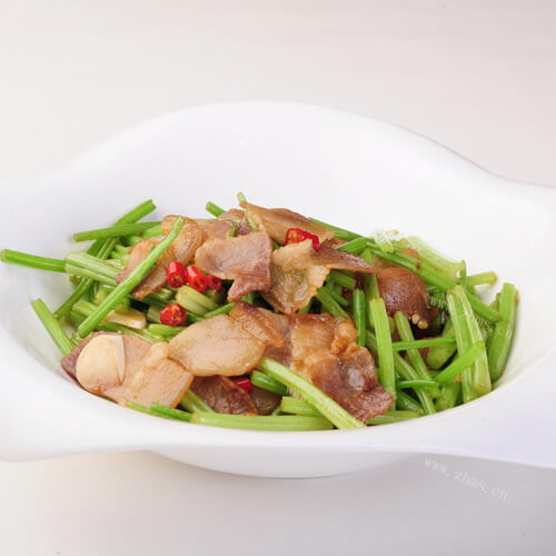 简单的肉片炒香芹