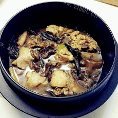 美味的榛蘑炖鸡汤