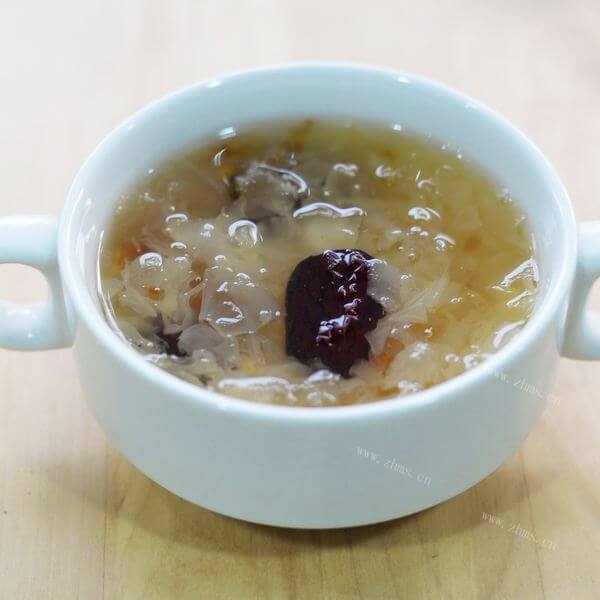 清爽银耳鸡蛋西米露
