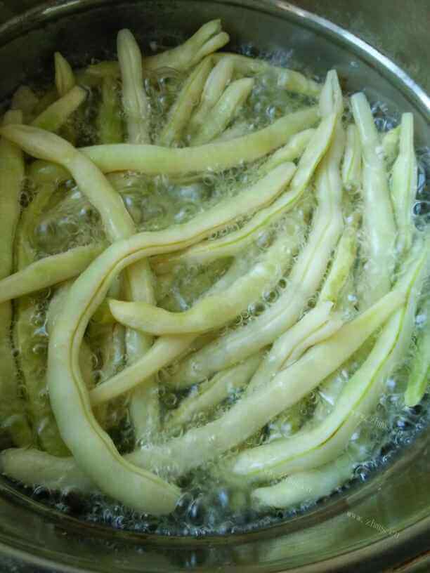 甘苦的鱼香草瘦肉汤做法图解2)
