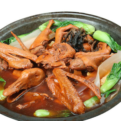 美味的东北铁锅炖大鹅