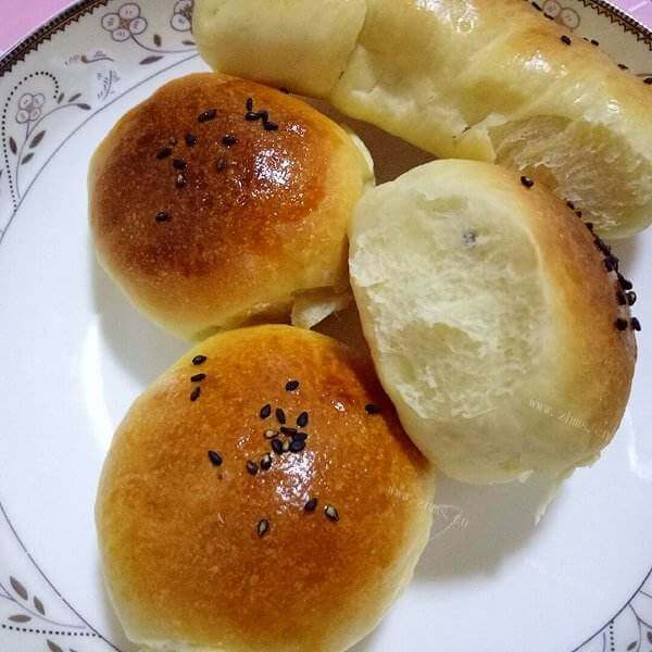 甜甜的松软面包