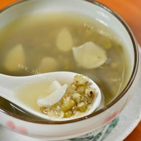 夏季清凉饮冰糖百合绿豆汤