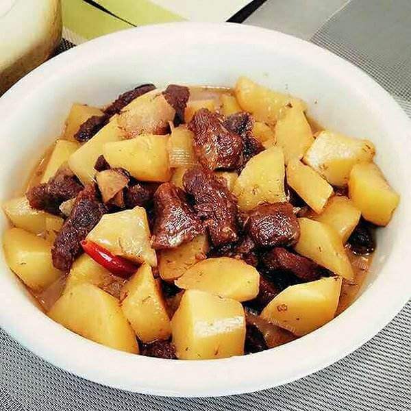 美味的西红柿土豆牛腩煲
