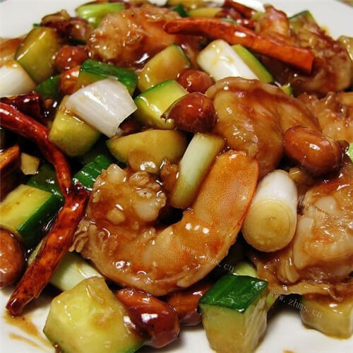 美味的土豆香菇红烧肉