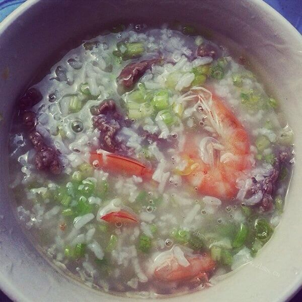 色香味俱全的小白菜牛肉粥