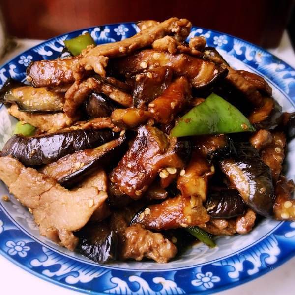 酱香五花肉焖茄子 
