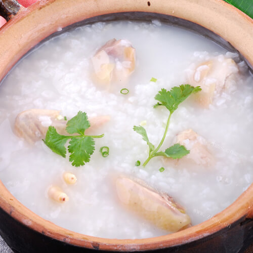 美味的三色鸡肉粥