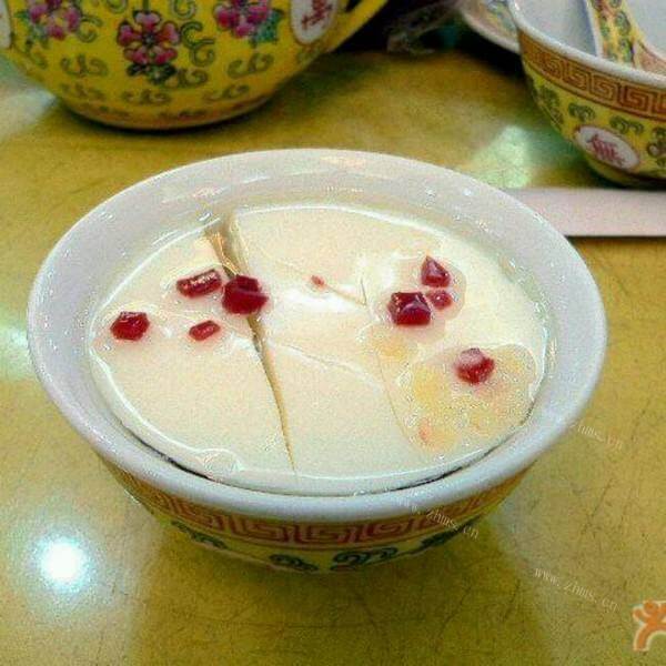 甘甜清香的玫瑰杏仁豆腐