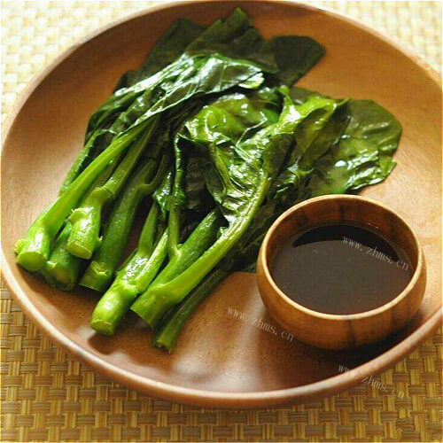 美味 的白灼芥蓝菜