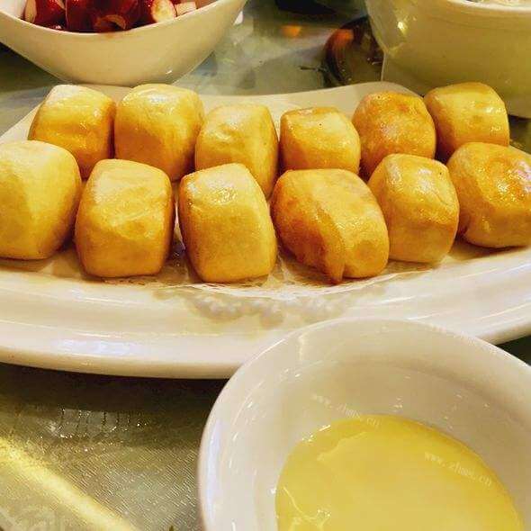 可口的炼乳刀切馒头