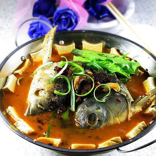 开胃菜香辣鱼头豆腐钵