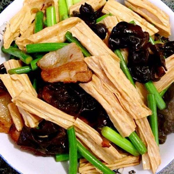 美味的腐竹木耳鸡蛋