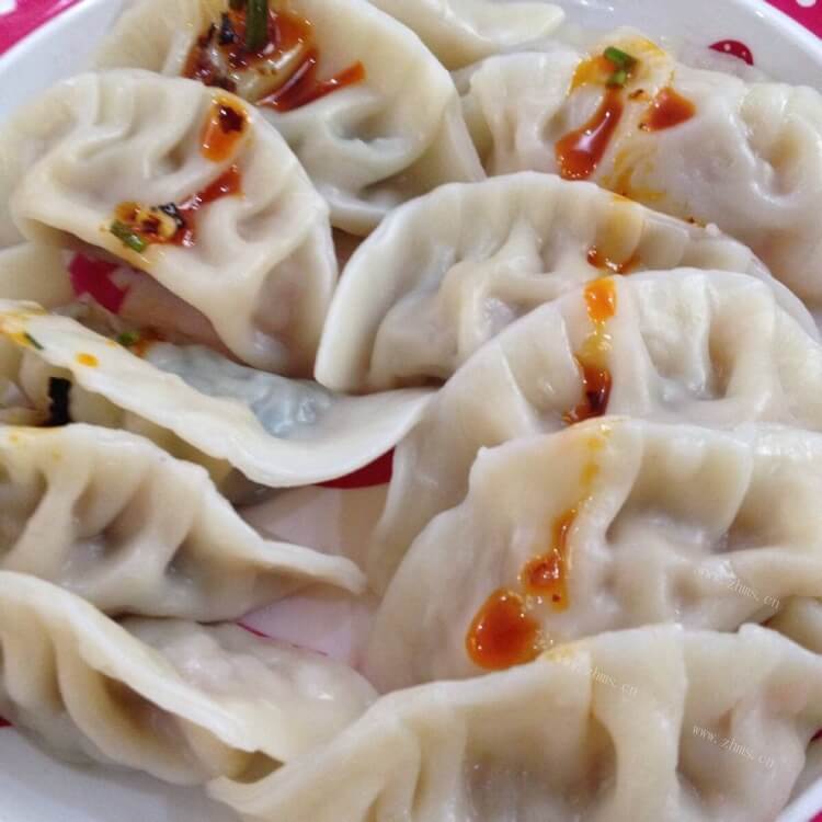 鲜美的红萝卜韭菜饺子