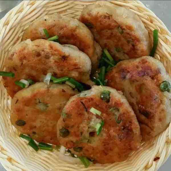 美味的野蒜土豆馅煎糕