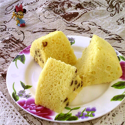 美味的葡萄干白豆沙蒸糕