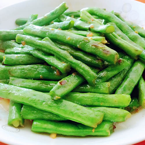 好吃的木耳鸡肉炒豆角