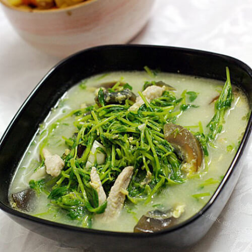 美味的豌豆苗肉片汤