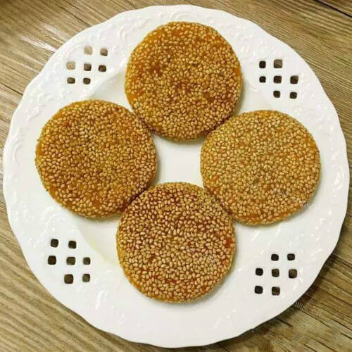 美味的香蕉馅芝麻糯米饼