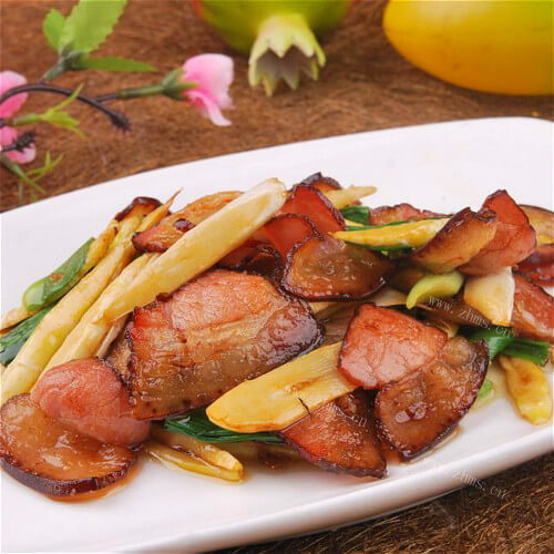 美味的野春笋炒腊肉