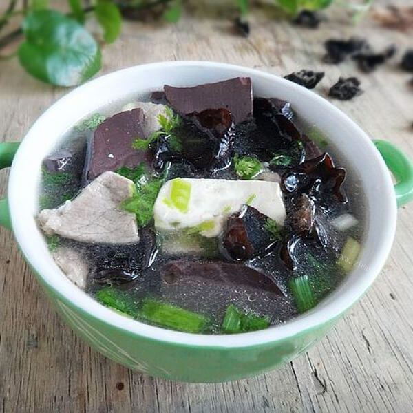 好喝的木耳猪血豆腐汤