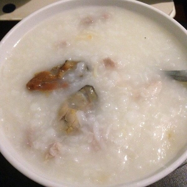 营养丰富的的瘦肉瑶柱粥