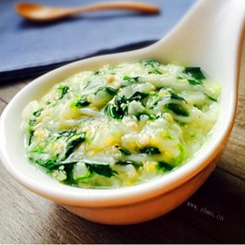 美味的青菜瘦肉面条粥