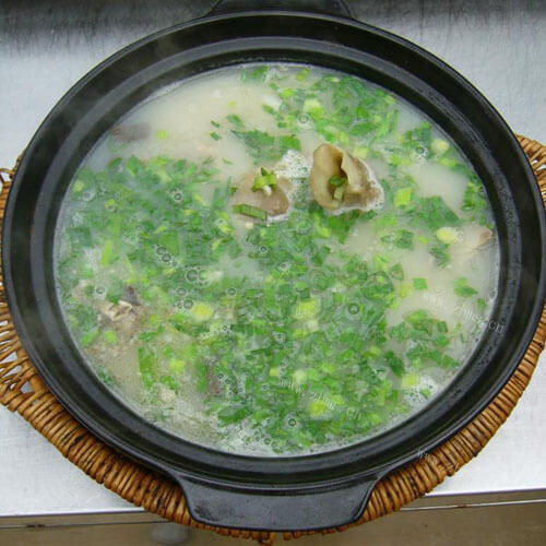 美味羊头骨汤
