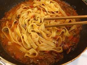 红酒牛肉意面做法图解8)