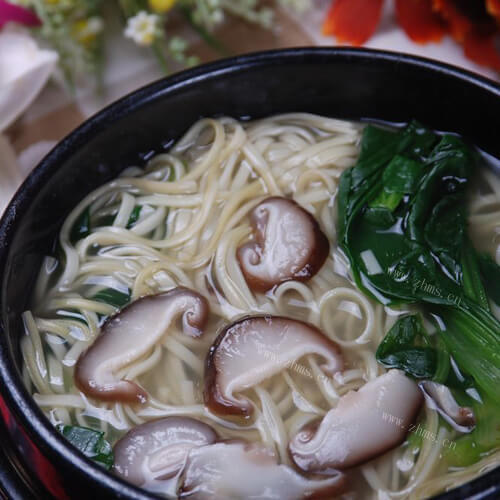 家常花菜香菇面 