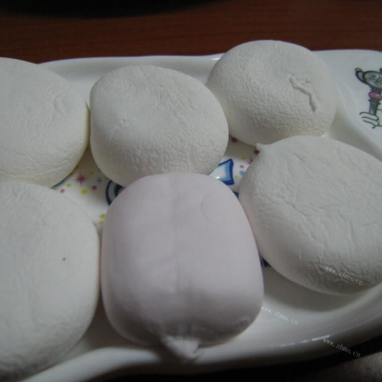 美味的甜蜜缤纷巧克力锅
