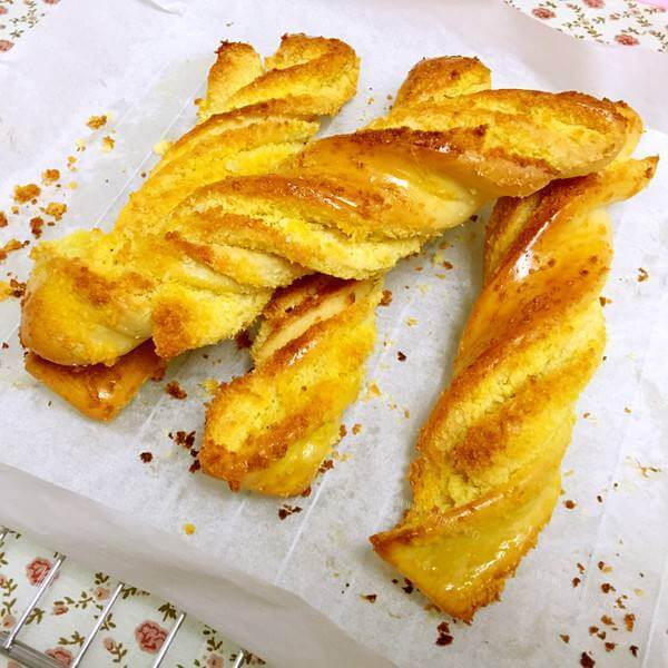 美味的奶香面包棒