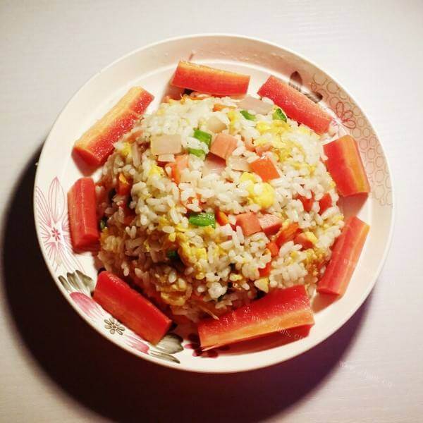 美味的港式腊肠鸡蛋炒饭
