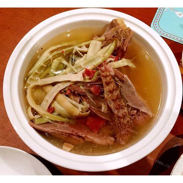 好吃的金针老鸭汤