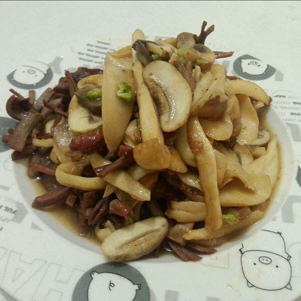 美味双菇烩腐竹