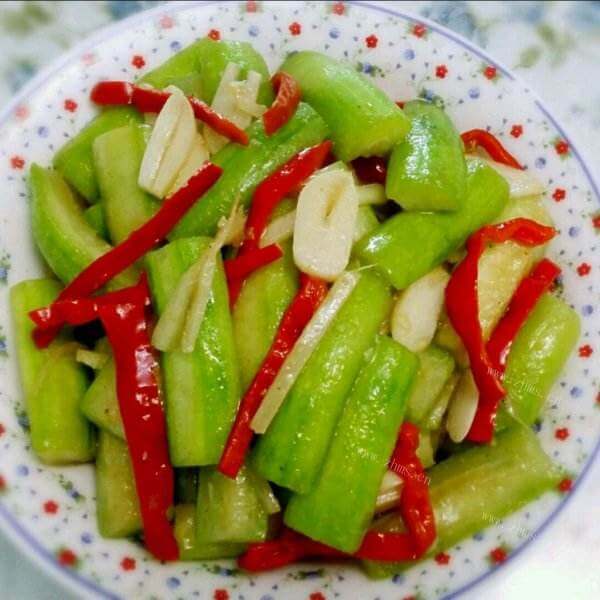 美味的丝瓜豆腐枸杞汤 