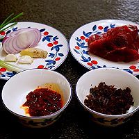 自制微波炉蒸牛肉做法图解1)
