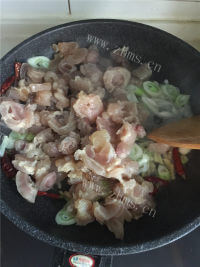 美味的香辣红烧牛蹄筋 做法图解3)